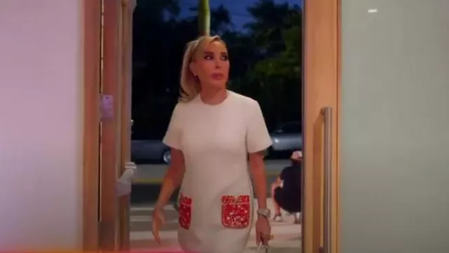 Valentino Garavani Coral V-Logo Vestido Mini Shift de Tweed con Bolsillo Bordado usado por Marysol Patton como se ve en The Real Housewives of Miami (S07E07)