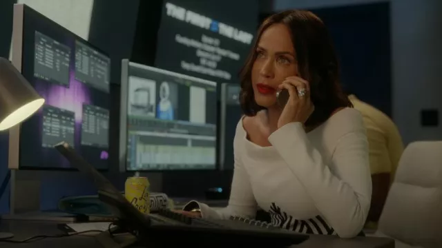 Alexander McQueen Vestido midi de jacquard con corsé con hombros descubiertos usado por Lisa Todd Wexley (Nicole Ari Parker) como se ve en And Just Like That... (S03E09)