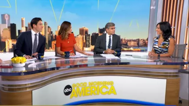 Nicole Miller Robe faussement portefeuille imprimée striée portée par Tara Narula telle que vue dans Good Morning America le 28 juillet 2025