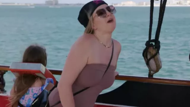 Saint Laurent Lou Medium YSL Camera Bag with Pocket en cuir matelassé porté par Elizabeth Potthast comme on le voit dans 90 Day Fiancé : Happily Ever After ? (S09E01)