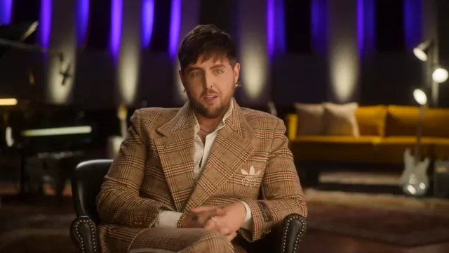 Pantalones a cuadros Gucci X Adidas Brown 3 Stripe usados por James Abrahart como se ve en Hitmakers (S01E03)
