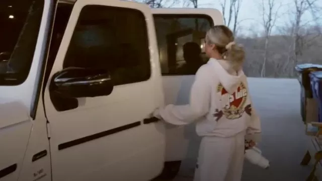 Pantalones de chándal poco comunes de James Forever Uncommon usados por Kristin Cavallari como se ve en Honestamente Cavallari: The Headline Tour (S01E01)