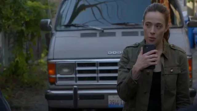 Veste safari Madewell Chino en faded ivy portée par Kim Burgess (Marina Squerciati) comme on le voit dans Chicago P.D. (S12E08)