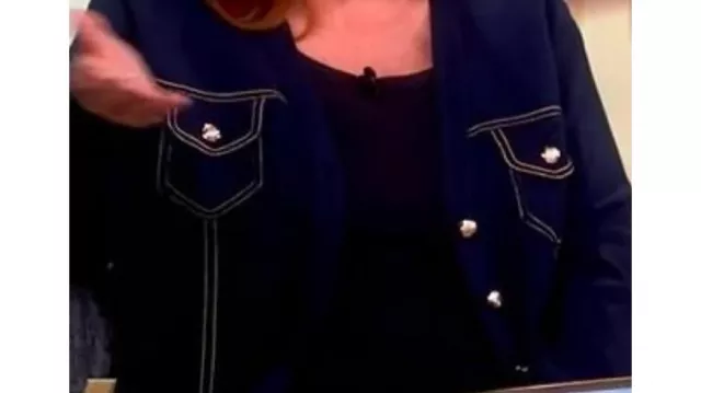 Cardigan bleu à points contrastés de soi-même - Co-hôte (Joy Behar) dans The View (S28)