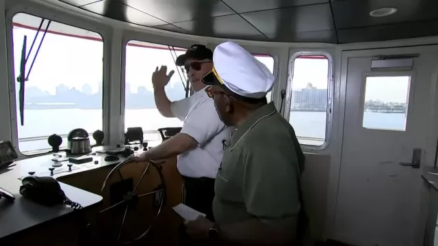 Todd Snyder Suéter Riviera con punta de seda de algodón italiano Polo usado por Al Roker como se ve en Today el 29 de julio de 2025