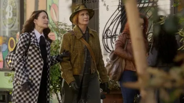Yesey Matah Camou portée par Miranda Hobbes (Cynthia Nixon) comme on le voit dans And Just Like That... (S03E10)