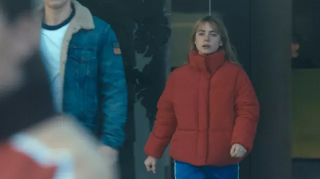 Pull&Bear avec capuche porté par Amaia Olaberria (Clara Galle) comme on le voit dans Olympo (S01E05)