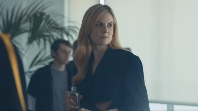 Blazer Mugler Cut Out usado por Jana Castro (Melina Matthews) como se ve en Olympo (S01E06)