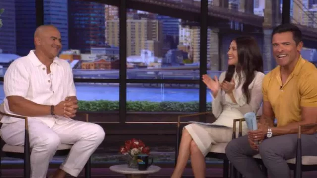 Chemise en tricot de coton côtelé large Banana Republic portée par Christopher Jackson comme on le voit en DIRECT avec Kelly et Mark le 4 août 2025