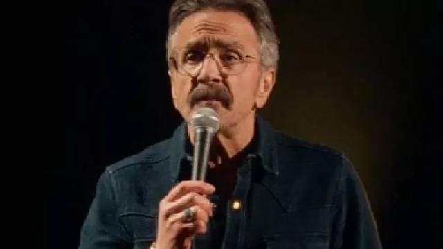 Marc Maron Chemise noire paniquée