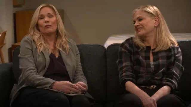 Frank & Eileen Dublin Blazer in Sage worn by Leanne (Leanne Morgan) as seen in Leanne (S01E05)