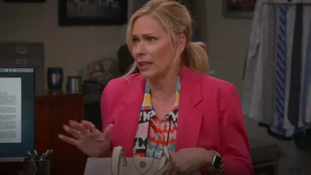 Alice + Olivia Jeannie Butterfly Tie-Neck Top worn by Leanne (Leanne Morgan) as seen in Leanne (S01E06)
