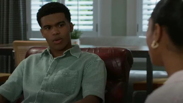 Chemise délavée en relief Zara portée par Tyrell Richardson (Jaden Lucas Miller) comme on le voit dans Beyond the Gates (S01E90)