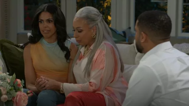 Desigual Ombre effect T-shirt worn by Dani Dupree (Karla Cheatham Mosley) as seen in Beyond the Gates (S01E94)