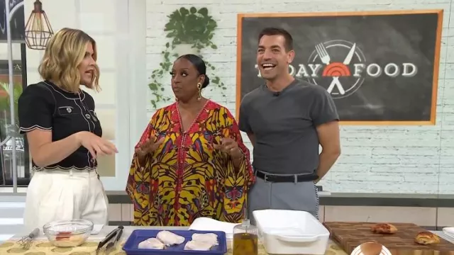 Kaftán de la Diosa Tristan de Sai Sankoh usado por Melba Wilson como se ve en Today with Jenna & Friends el 6 de agosto de 2025