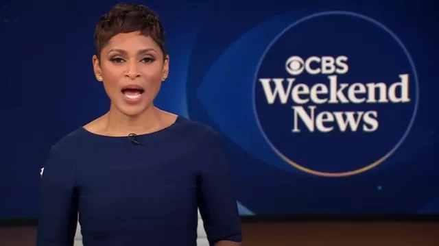 Robe bandage cannelée Hervé Léger portée par Jericka Duncan telle que vue dans CBS Evening News le 28 juillet 2025