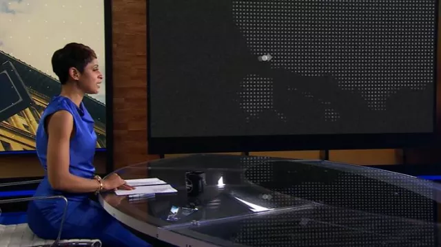 Herve Leger Icon Bandage Pencil Midi-Skirt usado por Jericka Duncan como se ve en CBS Evening News el 4 de agosto de 2025