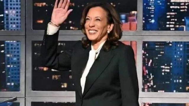 The Late Show with Stephen Colbert Suit worn by Kamala Harris in the  YouTube video EXTENDED INTERVIEW: VP Kamala Harris's "107 Days" Is A Peek  Behind The Scenes Of The 2024 Election | Spotern