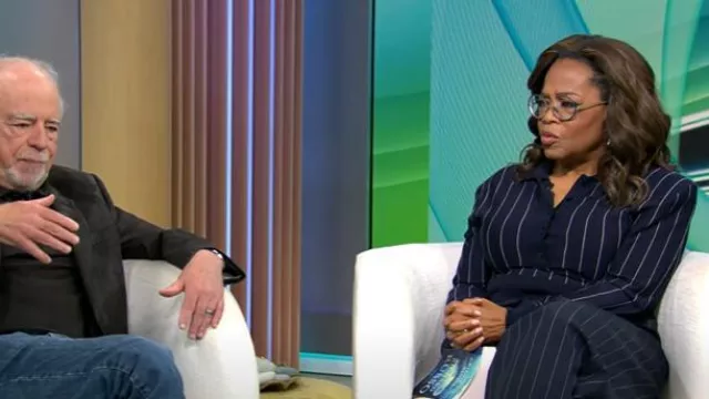 Polo court à manches longues en laine vierge à rayures fines Stella McCartney porté par Oprah Winfrey comme on le voit dans CBS Mornings le 5 août 2025