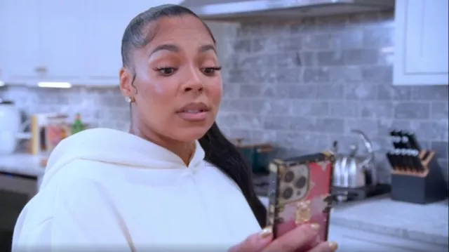 Funda de iPhone de algodón de azúcar usada por Ashanti como se ve en Nelly & Ashanti: We Belong Together (S01E01)