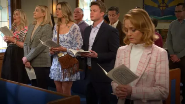 Trixxi Vestido de manga de gasa con estampado floral y estampado floral ajustado y acampanado usado por Josie (Hannah Pilkes) como se ve en Leanne (S01E09)