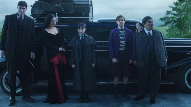 Silent D Corrie Platform Oxford porté par Mercredi Addams / Goody Addams (Jenna Ortega) comme on le voit dans Mercredi (S02E01)
