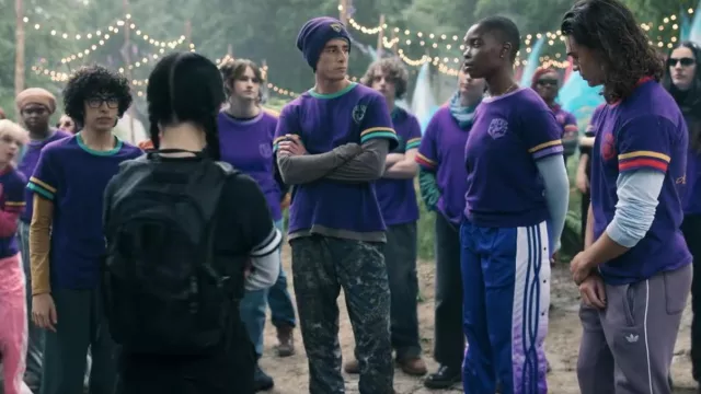 Pantalon Adidas Adibreak porté par Bianca Barclay (Joy Sunday) comme on le voit dans Mercredi (S02E03)