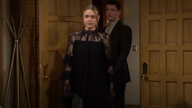 Mini robe Stone Cold Fox Mia portée par Claire Grace (Hayley Erin) comme on le voit dans Les Feux de l’Amour le 4 août 2025