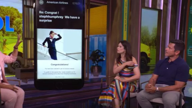 Robe en soie Staud Phare portée par Katie Lowes comme on le voit en LIVE avec Kelly et Mark le 8 août 2025