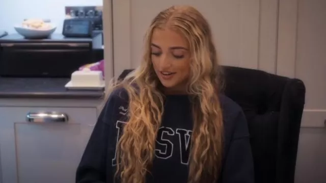 Sudadera negra Desvu usada por la princesa Andre como se ve en The Princess Diaries (S01E01)