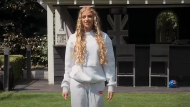 Sudadera con capucha White Fox Offstage Alloy Grey usada por la princesa Andre como se ve en The Princess Diaries (S01E01)