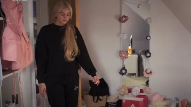 Sudadera Des Vu Brown House Of Des Vu usada por la princesa Andre como se ve en The Princess Diaries (S01E02)