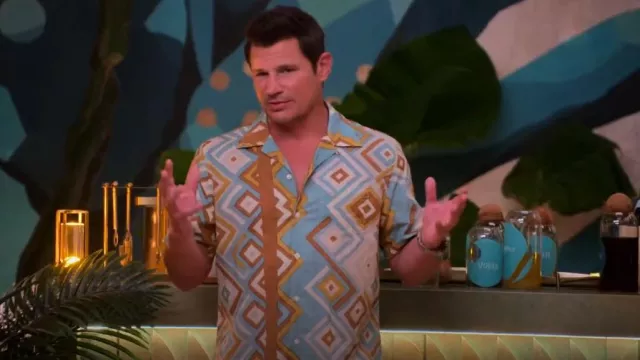Camisa de lino con cuello de campamento en zigzag de Todd Snyder en color verde azulado usada por Nick Lachey como se ve en Perfect Match (S03E05)