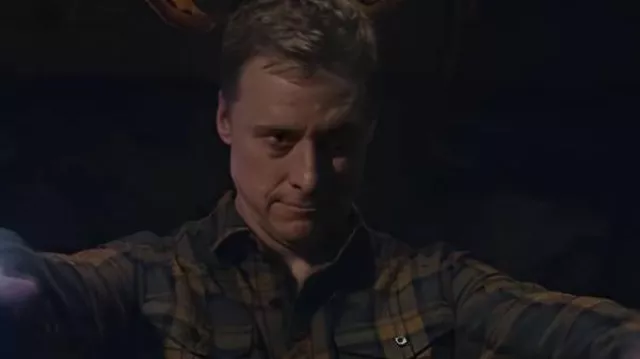 Camisa a cuadros marrón de Alan Tudyk usado por Harry Vanderspeigle (Alan Tudyk) en Resident Alien (S04E10)