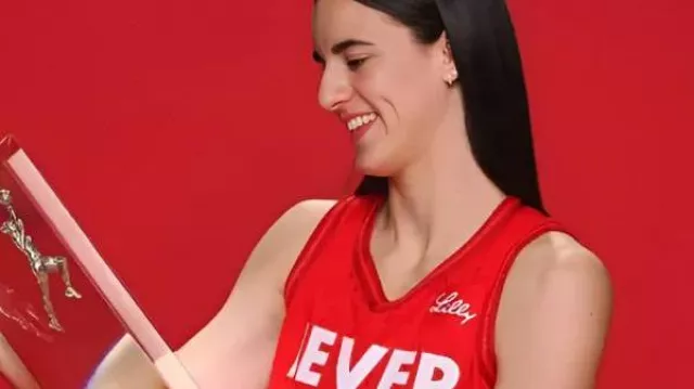 Maillot Caitlin Clark Kobe 5 porté par Caitlin Clark dans Every Time Caitlin Clark Has SHUTDOWN Angel Reese in the WNBA ???? - The Movie (2025)