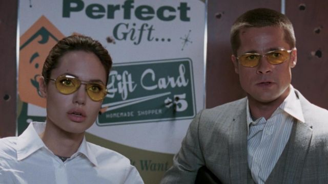 Les lunettes de soleil Oliver Peoples Nitro de John Smith (Brad Pitt) dans Mr & Mrs Smith