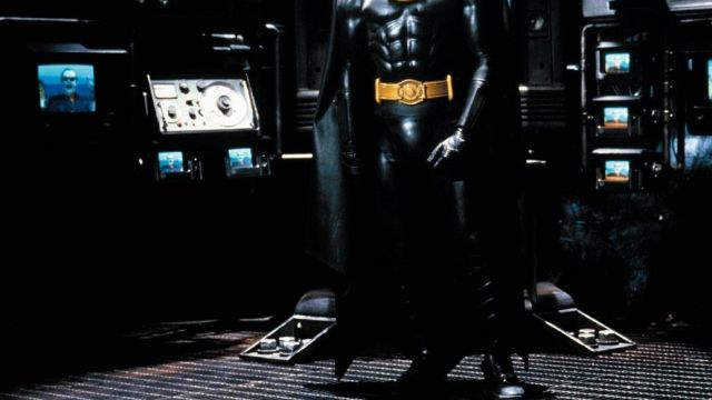Sneakers the black version in the boots of Batman (Micael Keaton) in Batman  | Spotern