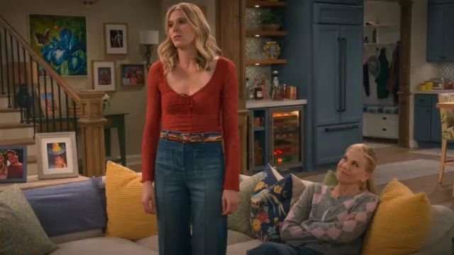 BDG Quinn Top de encaje con lazo frontal usado por Josie (Hannah Pilkes) como se ve en Leanne (S01E13)