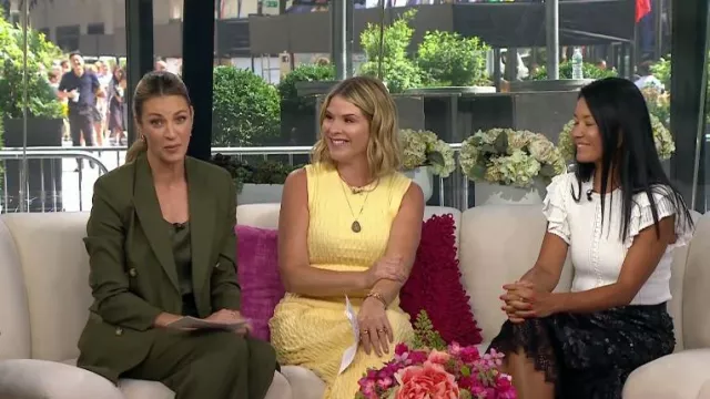 Top Giulia de Ulla Johnson en Pristine usado por Emma Nanami Strenner como se ve en Today with Jenna & Friends el 13 de agosto de 2025