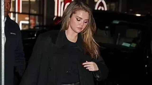 Selena Gomez Black Coat of Selena Gomez in Selena + Chef