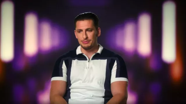 Polo en tricot de coton côtelé à blocs de couleur Arne porté par Jed Chouman comme on le voit dans Love Is Blind : UK (S02E04)