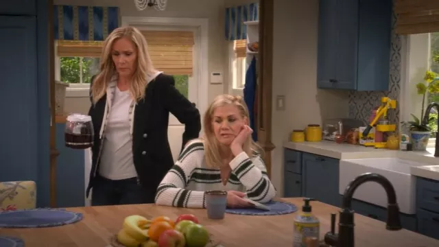 Madewell Open-Stitch Johnny Collar Sweater porté par Carol (Kristen Johnston) comme on le voit dans Leanne (S01E14)