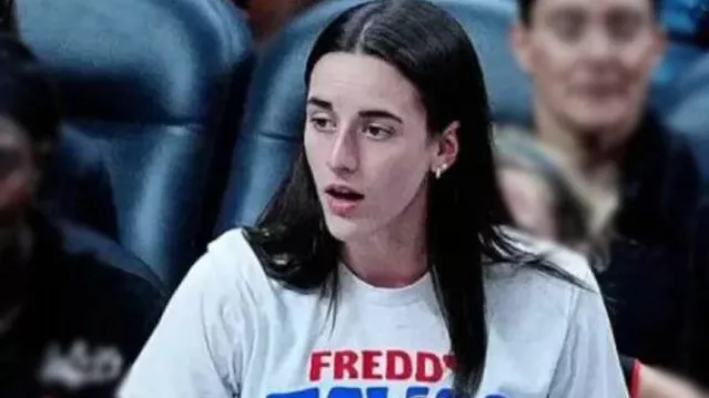 Indiana Fever Freddy Fever Chemise portée par Caitlin Clark dans la vidéo YouTube Chicago Sky vs. Indiana Fever Faits saillants du match complet I 9 août 2025