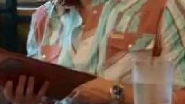 La camisa de manga larga de la dinastía McBee que usa Jesse Mcbee en el video de YouTube Jesse McBee está nervioso por la "finalidad" de su boda | La dinastía McBee (T2 E7) | Bravo