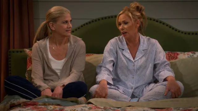 Athleta Venice High Rise Track Stripe Wide Leg Pant worn by Carol (Kristen Johnston) as seen in Leanne (S01E14)