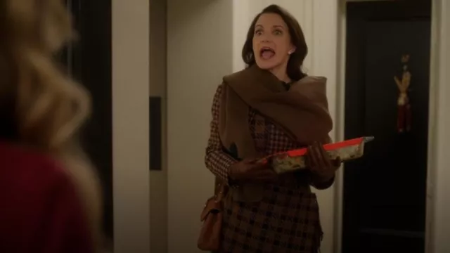 Oscar De La Renta Orchid Chaqueta de tweed bordada en marrón usada por Charlotte York (Kristin Davis) como se ve en And Just Like That... (S03E12)