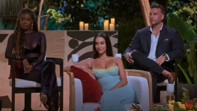 House of CB Aiza Robe longue en dentelle contrastante bleu océan portée par Olivia Rae comme on le voit dans Perfect Match (S03E10)