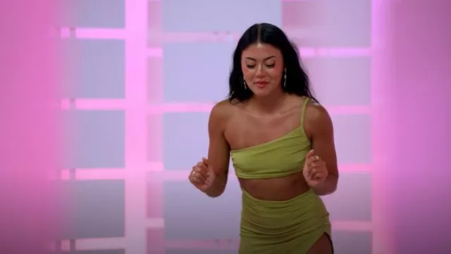 Robe Oh Polly Ishtar portée par Alex Zamora comme on le voit dans Perfect Match (S03E10)