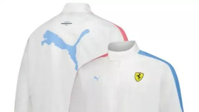 Veste de survêtement blanche Scuderia Ferrari Miami Grand Prix T7 portée par dans la vidéo YouTube Paieriez-vous 336 $ pour une veste Ferrari ?