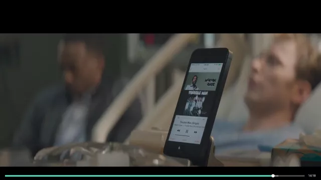 Sam Wilson/Falcon (Anthony Mackie) iPhone dans Captain America : Le Soldat de l’hiver